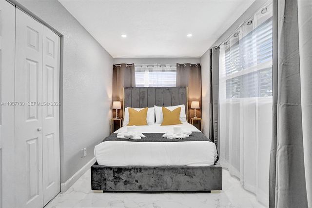 1005 SE 9th Ave, Deerfield Beach, FL 33441