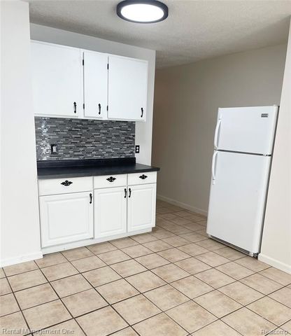 29518 Joy Road, Livonia, MI 48150