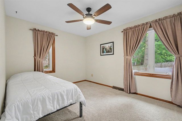 1954 Glenvale Drive, Wyoming, MI 49519
