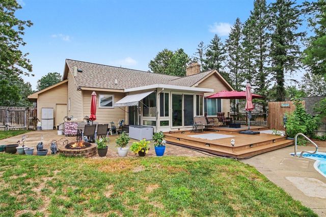 1954 Glenvale Drive, Wyoming, MI 49519
