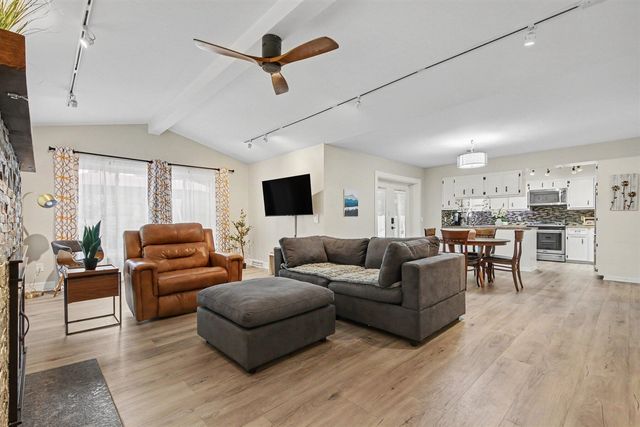 1954 Glenvale Drive, Wyoming, MI 49519
