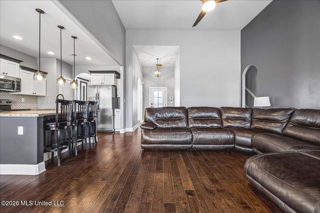 2606 Summer Knoll Drive, Southaven, MS 38672