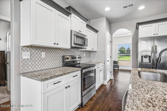 2606 Summer Knoll Drive, Southaven, MS 38672