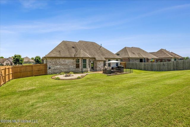 2606 Summer Knoll Drive, Southaven, MS 38672