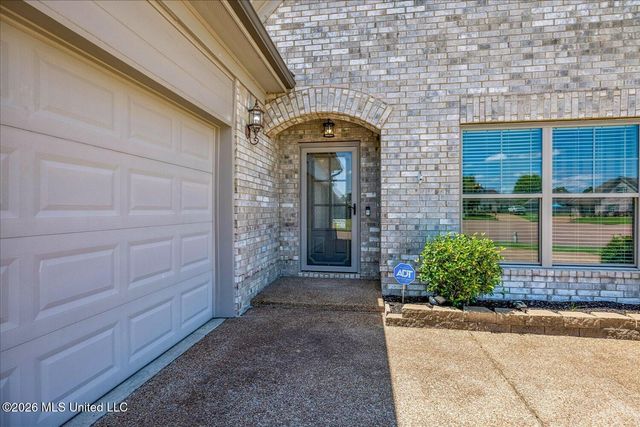 2606 Summer Knoll Drive, Southaven, MS 38672