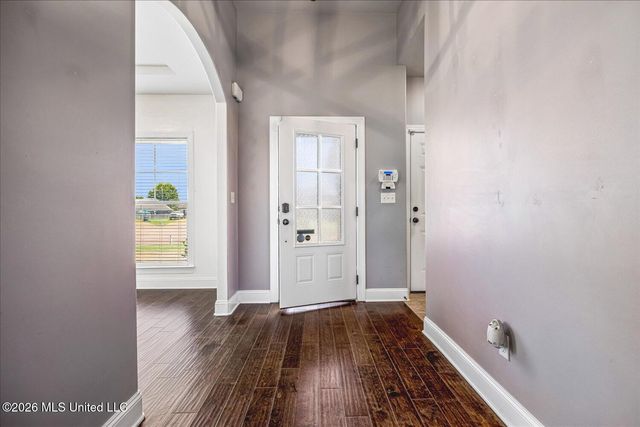 2606 Summer Knoll Drive, Southaven, MS 38672