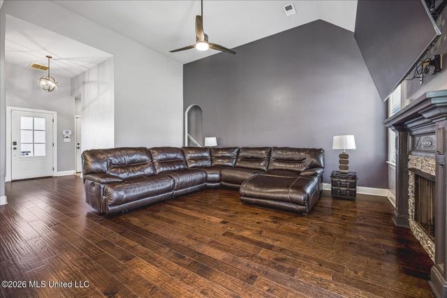 2606 Summer Knoll Drive, Southaven, MS 38672