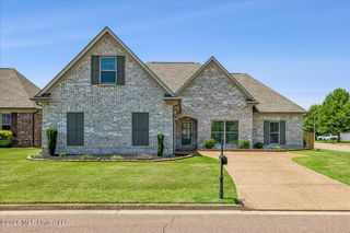 2606 Summer Knoll Drive, Southaven, MS 38672