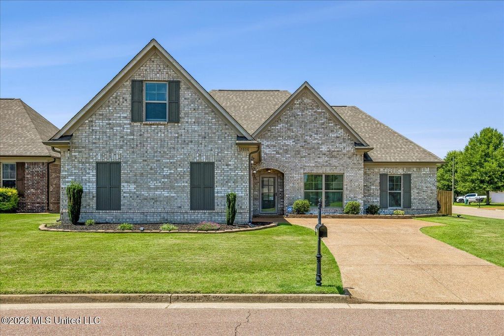 2606 Summer Knoll Drive, Southaven, MS 38672
