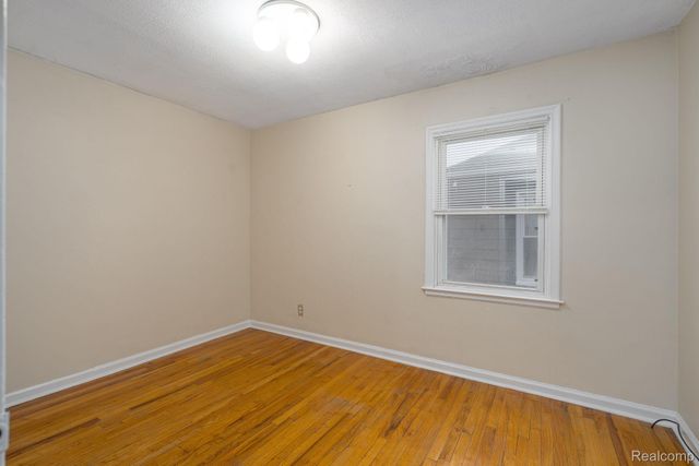 6585 Dolphin Street, Dearborn Heights, MI 48127