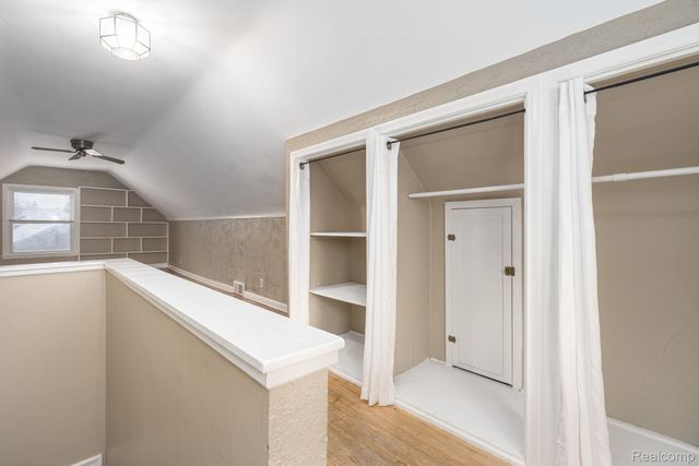 6585 Dolphin Street, Dearborn Heights, MI 48127