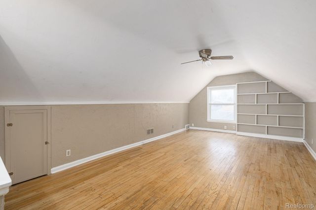 6585 Dolphin Street, Dearborn Heights, MI 48127