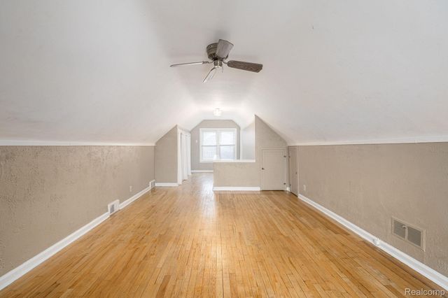 6585 Dolphin Street, Dearborn Heights, MI 48127