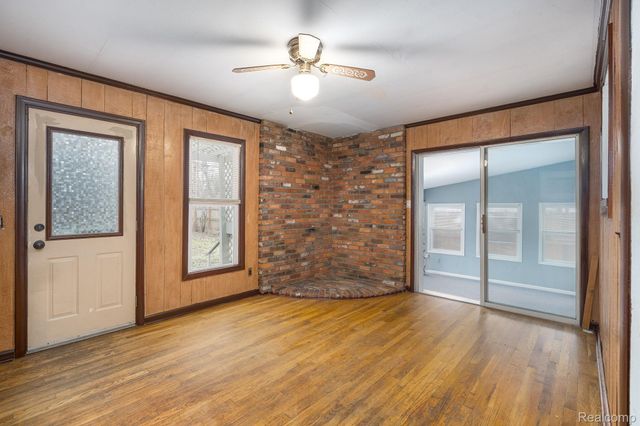 6585 Dolphin Street, Dearborn Heights, MI 48127