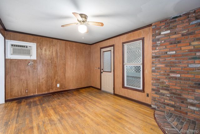 6585 Dolphin Street, Dearborn Heights, MI 48127