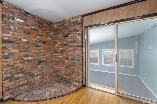 6585 Dolphin Street, Dearborn Heights, MI 48127