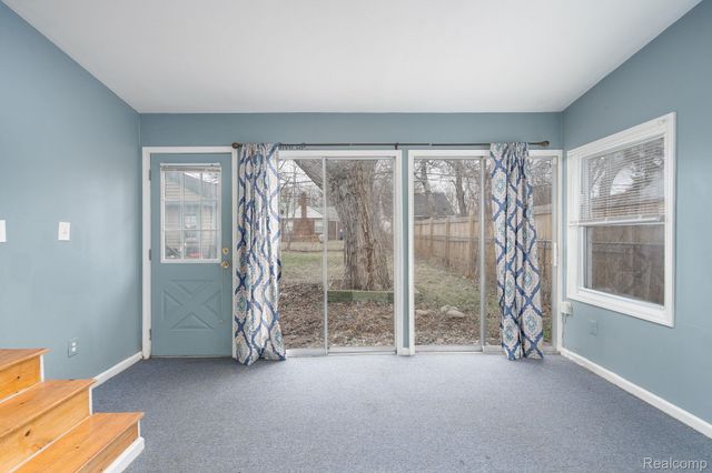 6585 Dolphin Street, Dearborn Heights, MI 48127