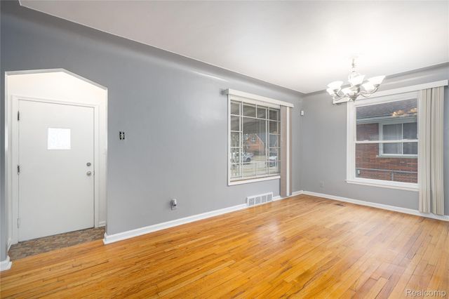 6585 Dolphin Street, Dearborn Heights, MI 48127