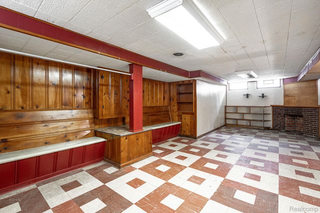 6585 Dolphin Street, Dearborn Heights, MI 48127