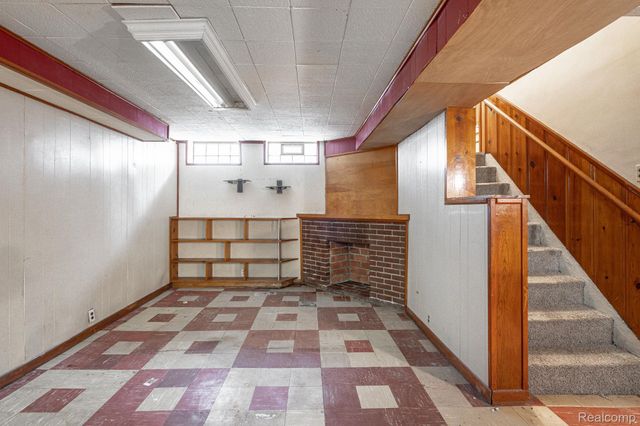 6585 Dolphin Street, Dearborn Heights, MI 48127