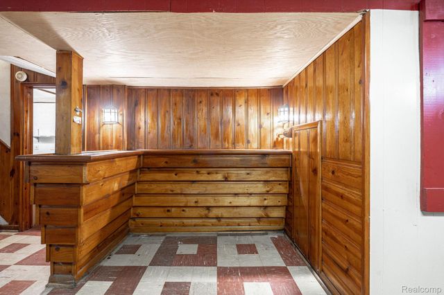 6585 Dolphin Street, Dearborn Heights, MI 48127