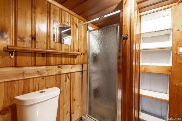 6585 Dolphin Street, Dearborn Heights, MI 48127