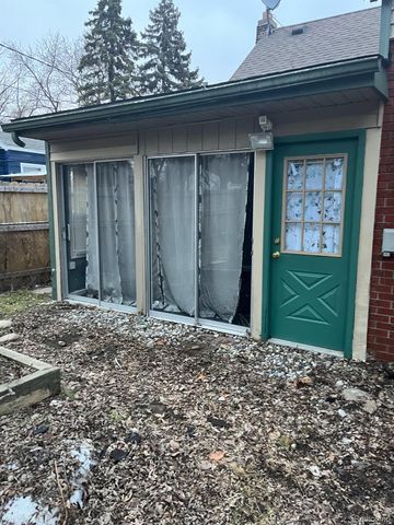 6585 Dolphin Street, Dearborn Heights, MI 48127