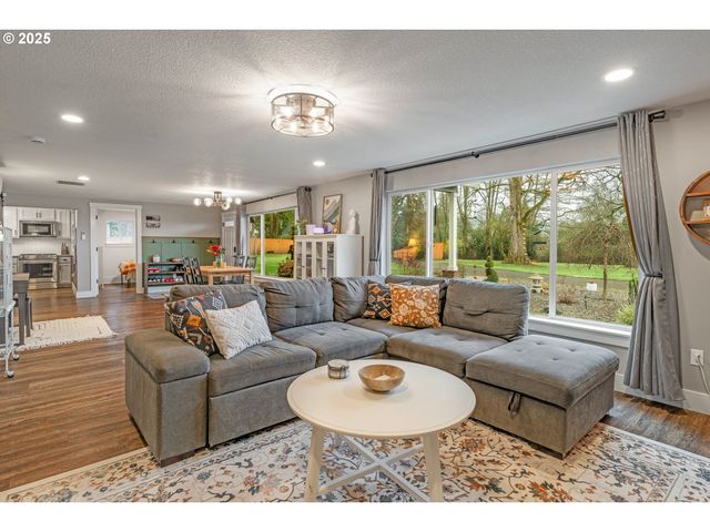 17006 Ne 182ND Ave, Brush Prairie, WA 98606