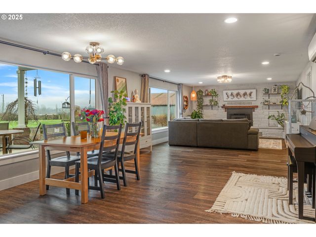 17006 Ne 182ND Ave, Brush Prairie, WA 98606