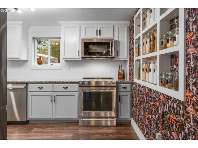 17006 Ne 182ND Ave, Brush Prairie, WA 98606