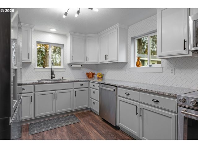 17006 Ne 182ND Ave, Brush Prairie, WA 98606