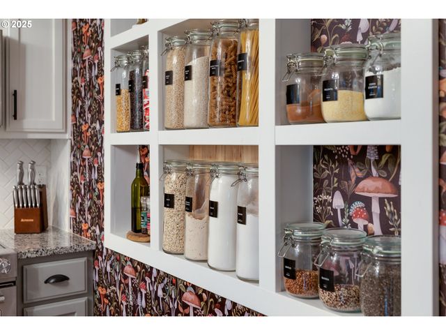 17006 Ne 182ND Ave, Brush Prairie, WA 98606