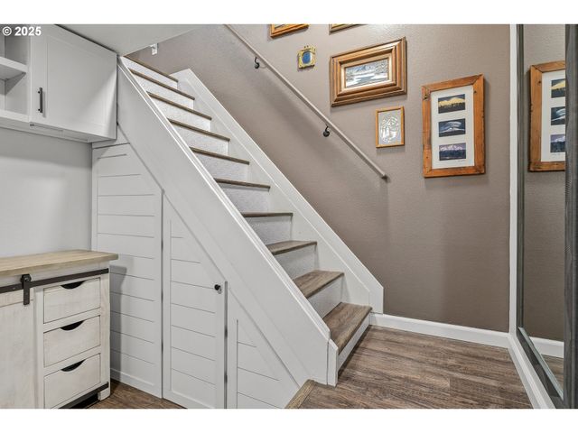 17006 Ne 182ND Ave, Brush Prairie, WA 98606