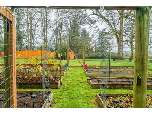 17006 Ne 182ND Ave, Brush Prairie, WA 98606