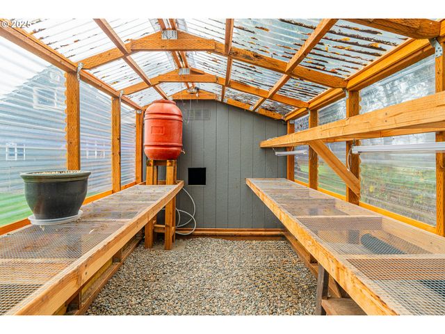 17006 Ne 182ND Ave, Brush Prairie, WA 98606