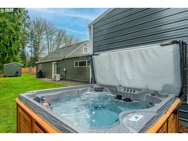 17006 Ne 182ND Ave, Brush Prairie, WA 98606