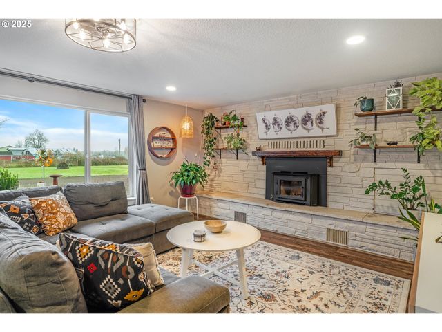 17006 Ne 182ND Ave, Brush Prairie, WA 98606