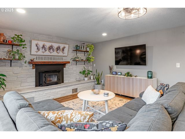 17006 Ne 182ND Ave, Brush Prairie, WA 98606