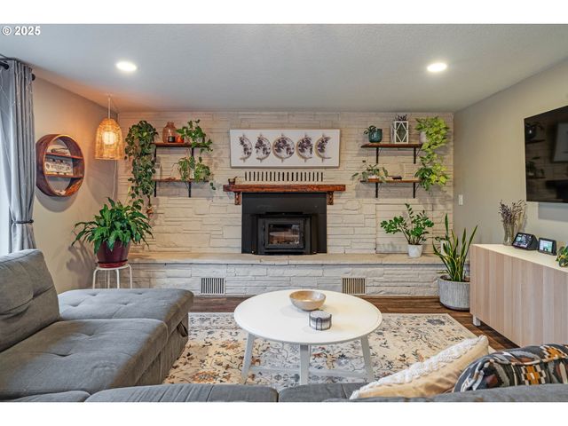 17006 Ne 182ND Ave, Brush Prairie, WA 98606