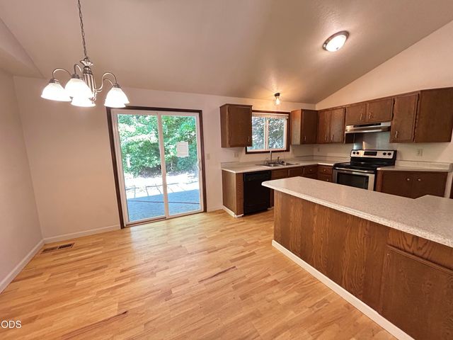 144 Belindy Circle, Grants Pass, OR 97527
