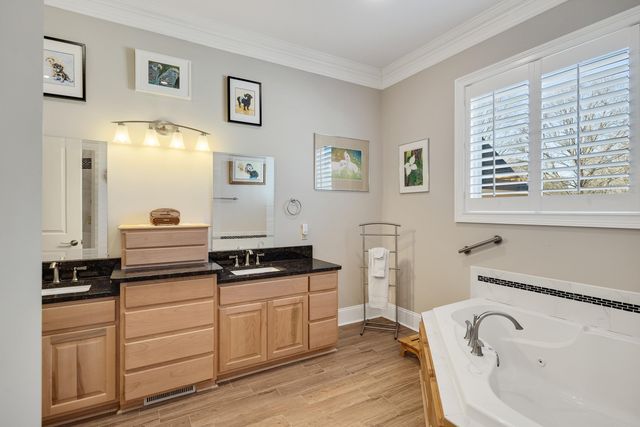 115 MEADOWBROOK DR, Bolivar, TN 38008