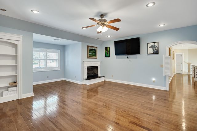 115 MEADOWBROOK DR, Bolivar, TN 38008