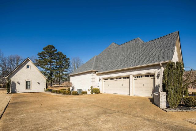 115 MEADOWBROOK DR, Bolivar, TN 38008