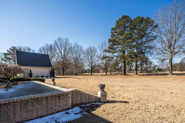 115 MEADOWBROOK DR, Bolivar, TN 38008