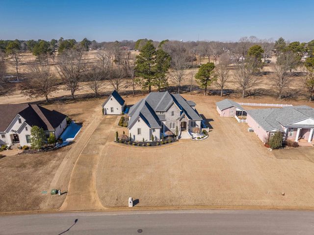 115 MEADOWBROOK DR, Bolivar, TN 38008