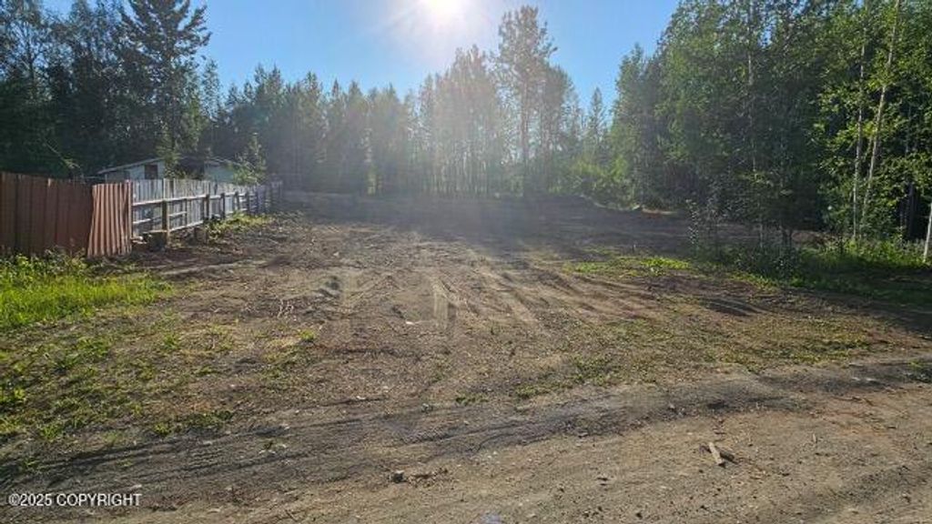 806 S Freeman Way, Big Lake, AK 99652