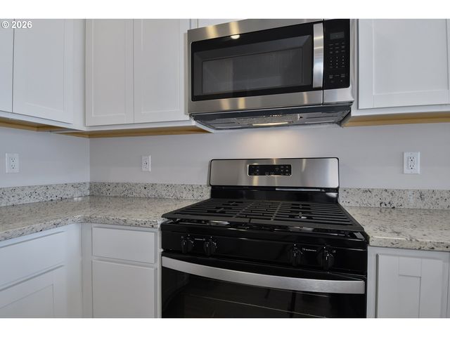 1191 PARKSIDE Ave, Woodburn, OR 97071