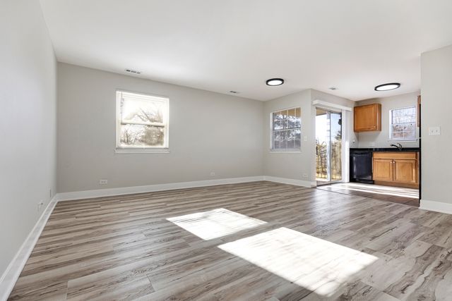 59 Gant Circle H, Streamwood, IL 60107