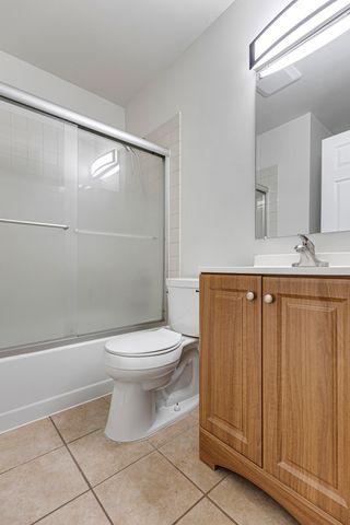 59 Gant Circle H, Streamwood, IL 60107