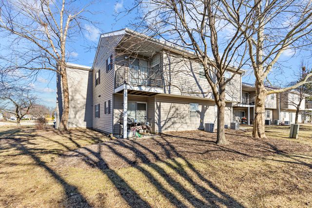 59 Gant Circle H, Streamwood, IL 60107